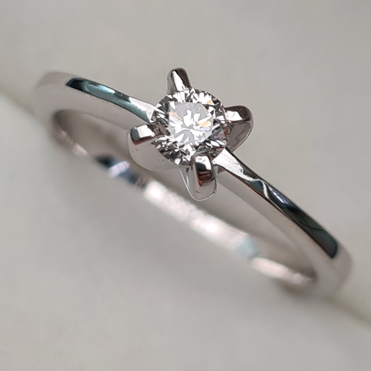 Кольцо Deimantas 93314899 16,5р 2,79гр 0,23ct. купить,NaN
