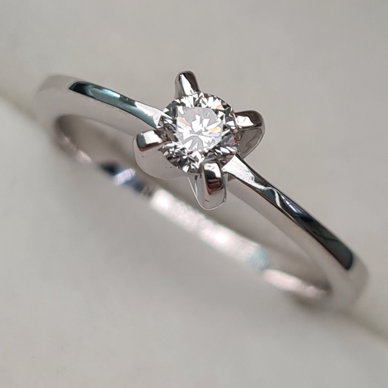 Кольцо Deimantas 93314899 16,5р 2,79гр 0,23ct. купить,NaN