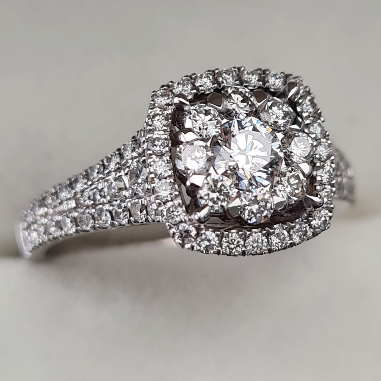 Комплект Deimantas 95860379 8,64гр 2,30ct. купить,NaN