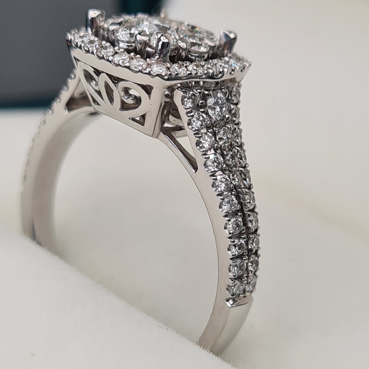 Комплект Deimantas 95860379 8,64гр 2,30ct. купить,NaN