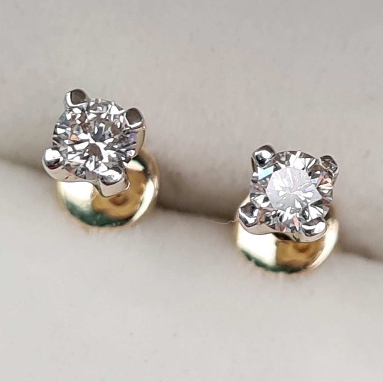 Серьги Deimantas 93438005 1,33гр 0,32ct. купить,NaN
