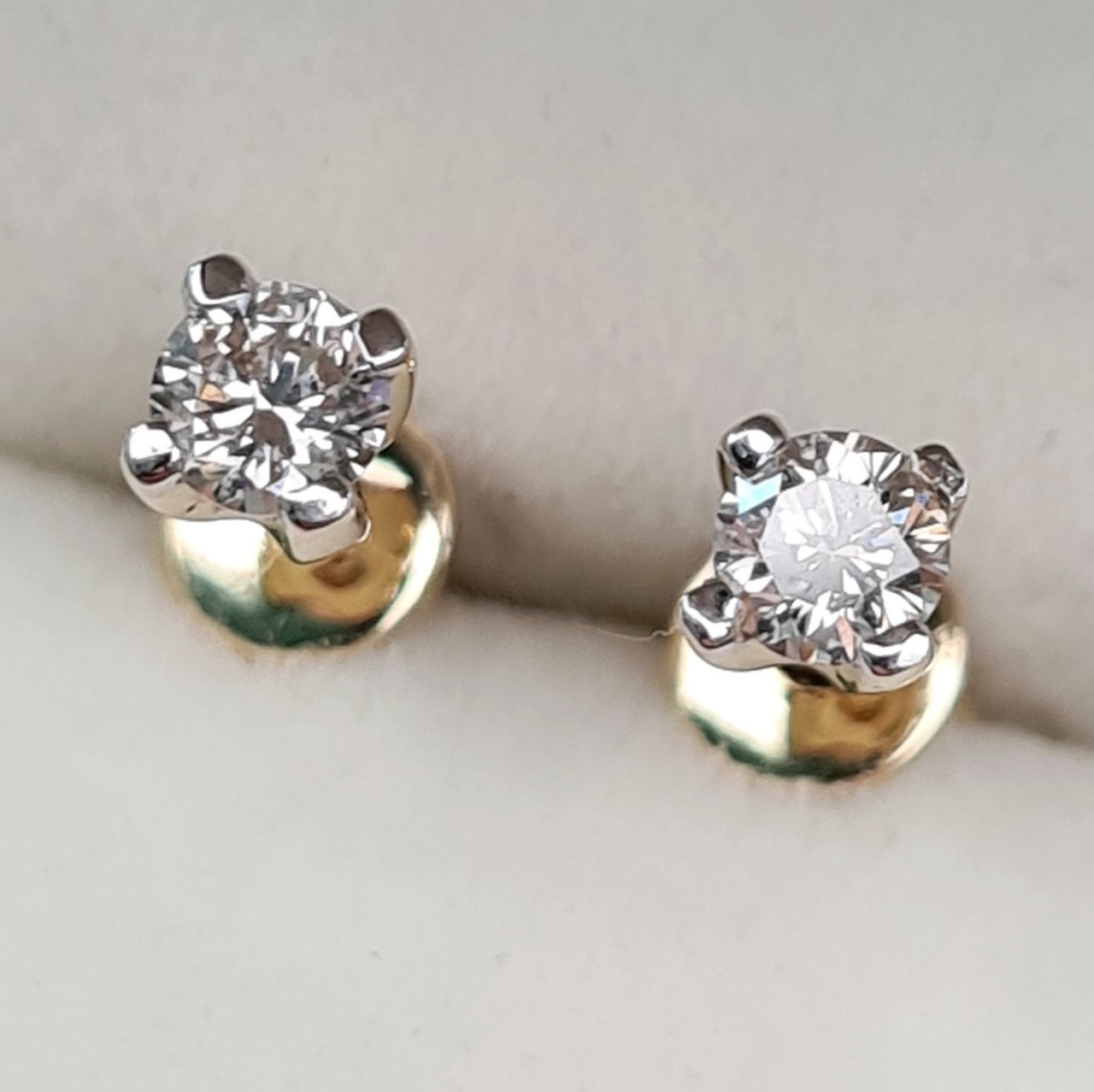 Серьги Deimantas 93438005 1,33гр 0,32ct. купить,NaN