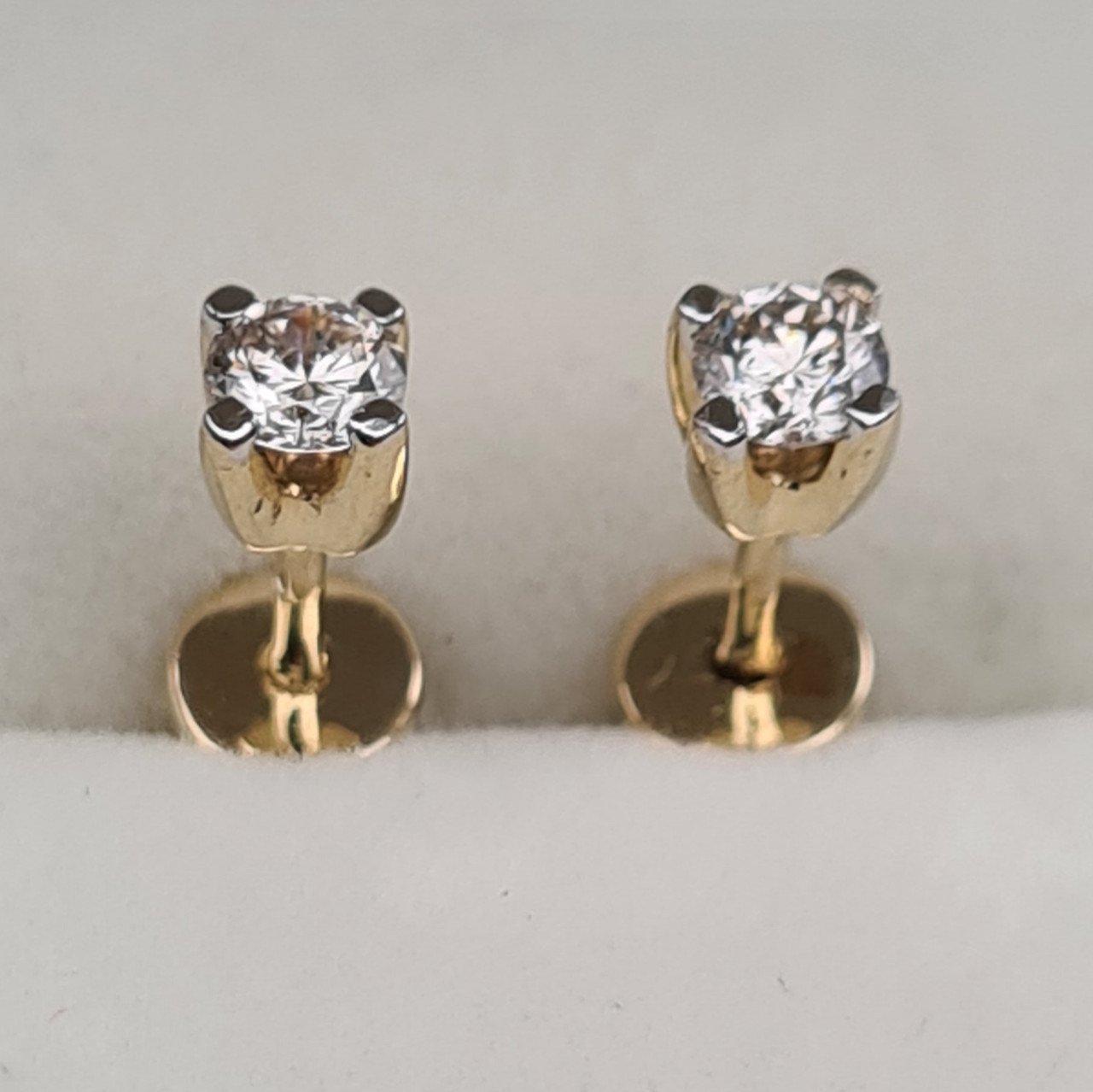 Серьги Deimantas 93438005 1,33гр 0,32ct. купить,NaN