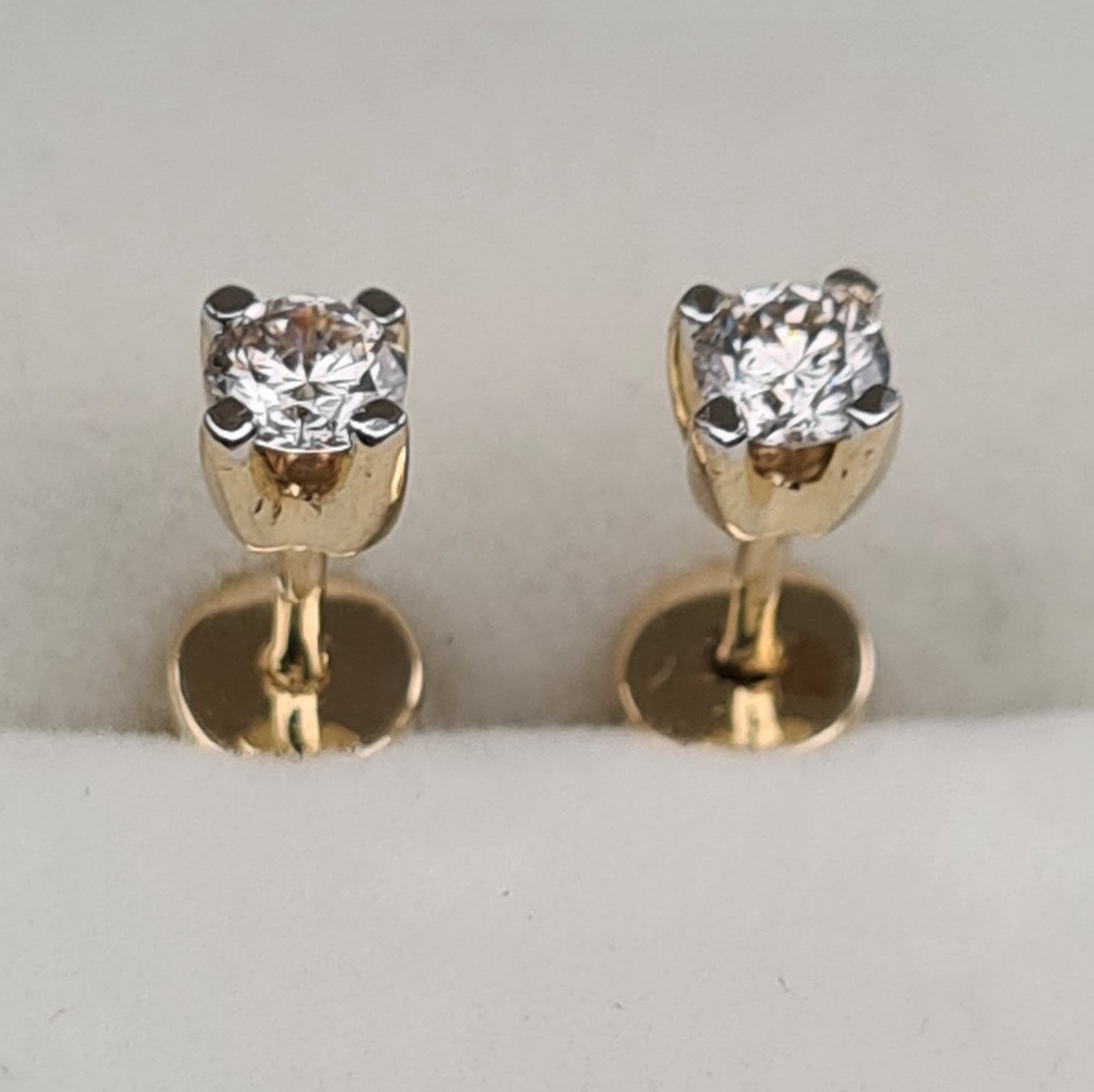 Серьги Deimantas 93438005 1,33гр 0,32ct. купить,NaN