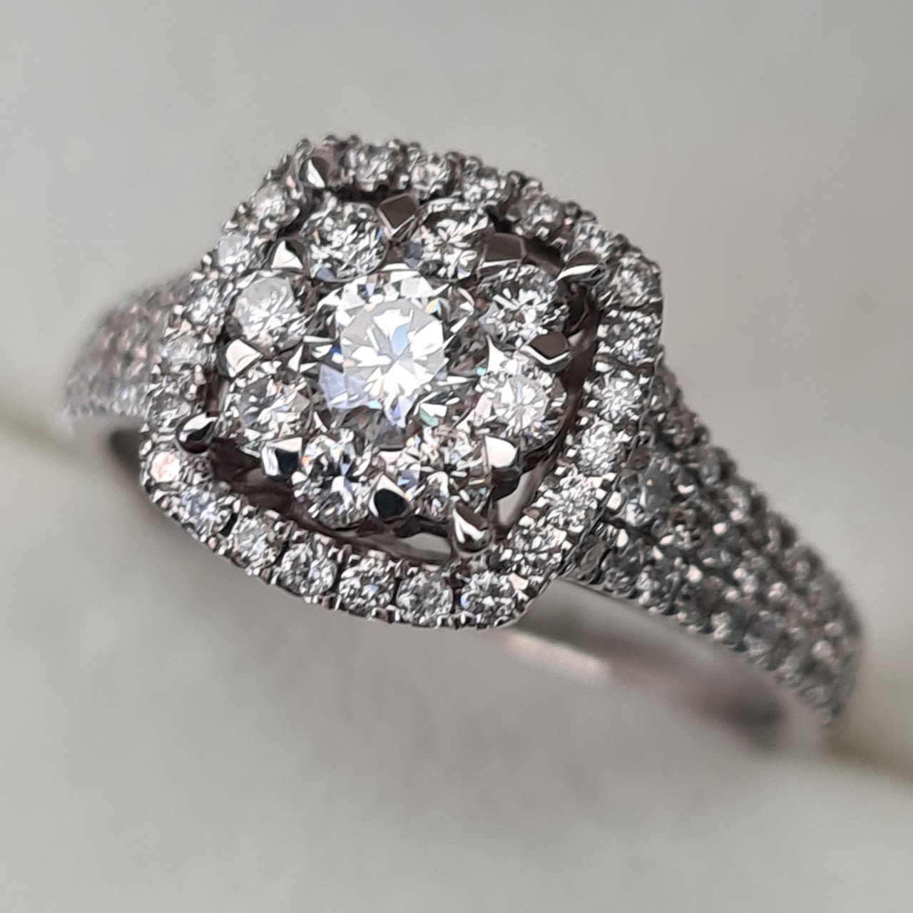 Кольцо Deimantas 95860400 17,5р 4,03гр 1,05ct. купить,NaN