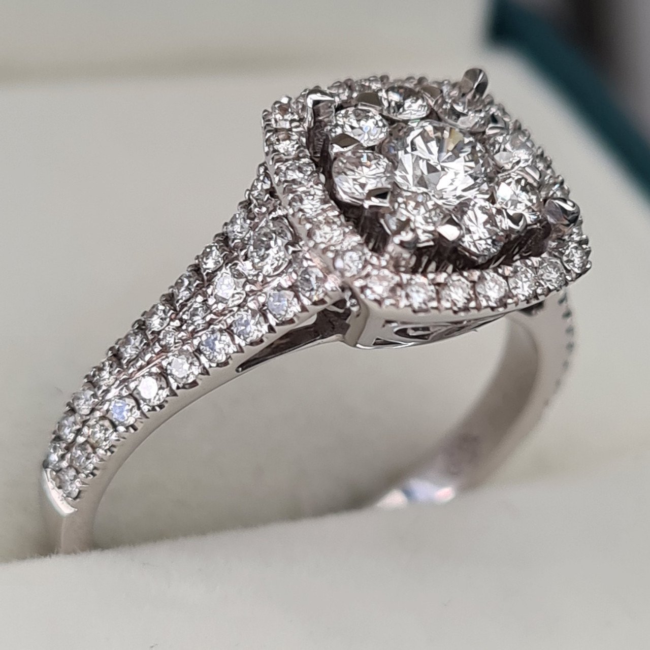 Кольцо Deimantas 95860400 17,5р 4,03гр 1,05ct. купить,NaN