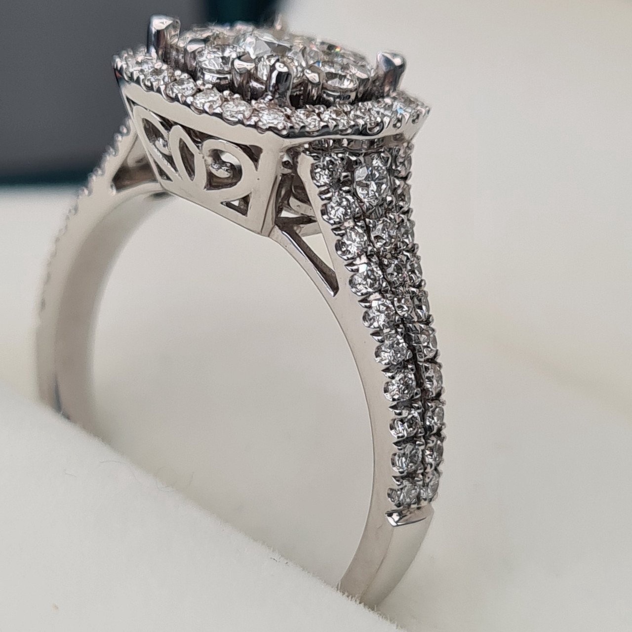 Кольцо Deimantas 95860400 17,5р 4,03гр 1,05ct. купить,NaN