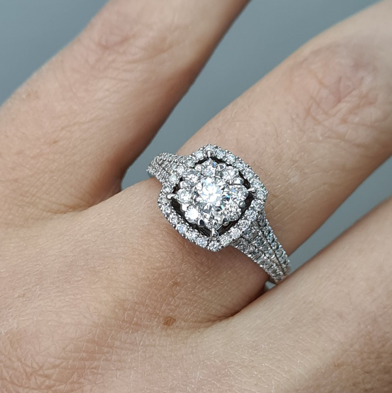 Кольцо Deimantas 95860400 17,5р 4,03гр 1,05ct. купить,NaN