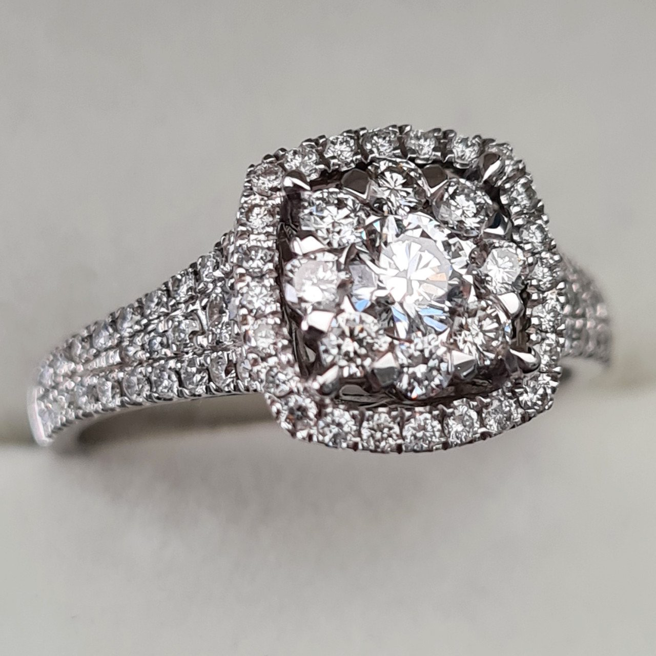 Кольцо Deimantas 95860400 17,5р 4,03гр 1,05ct. купить,NaN