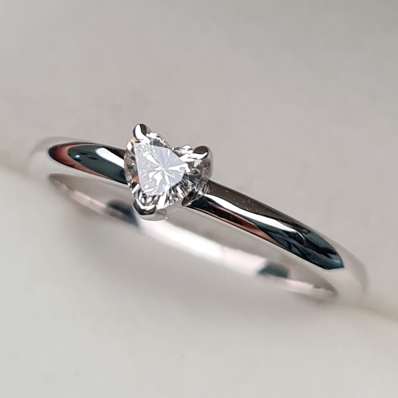 Кольцо Deimantas 95860522 16,51р 1,88гр 0,21ct. купить,NaN