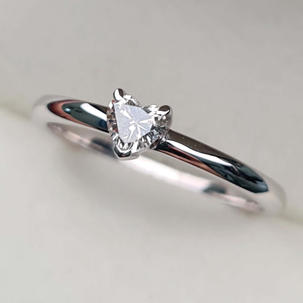 Кольцо Deimantas 95860522 16,51р 1,88гр 0,21ct. купить,NaN