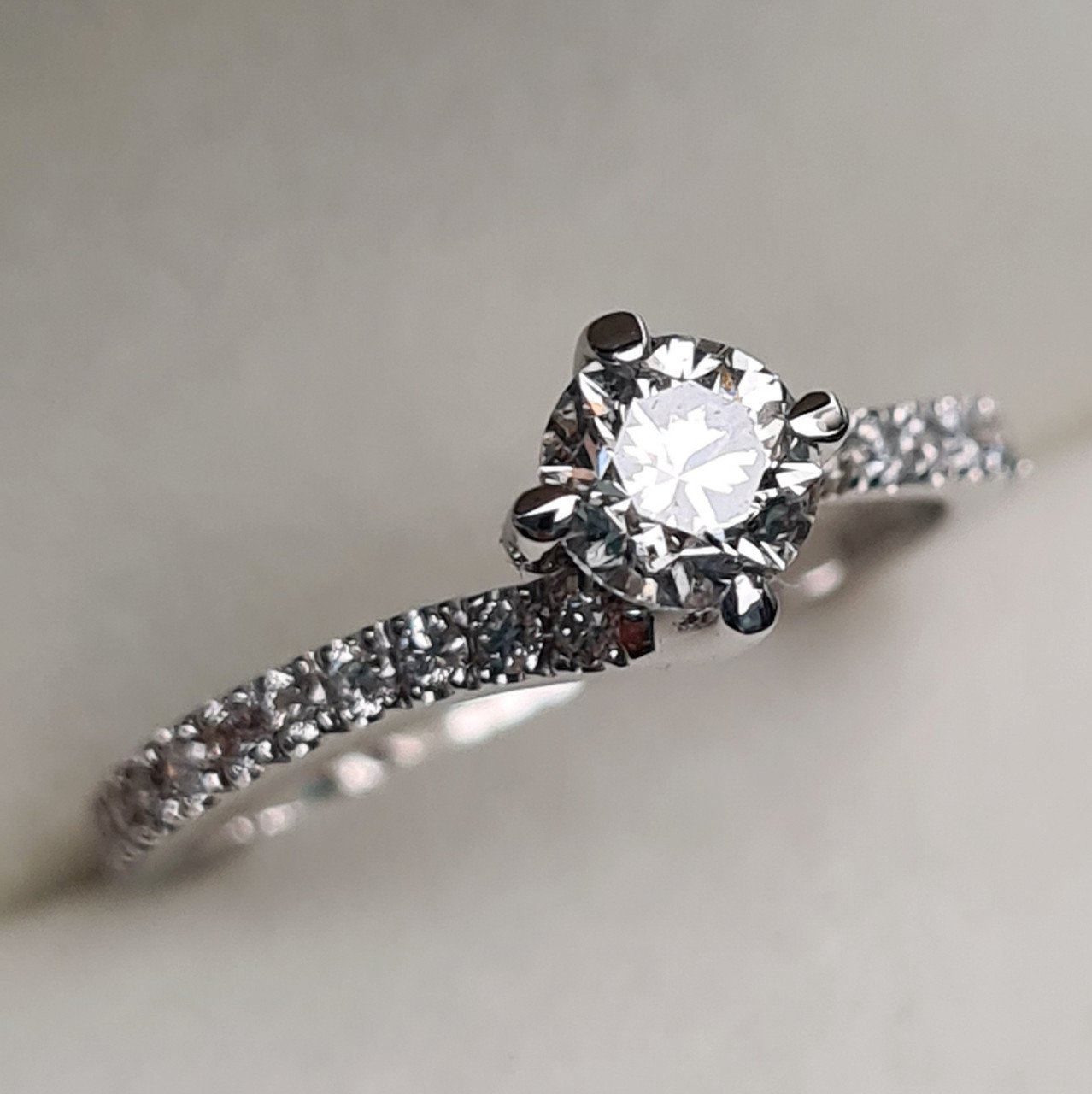 Кольцо Deimantas 95888201 16,5р 1,97гр 0,74ct. купить,NaN