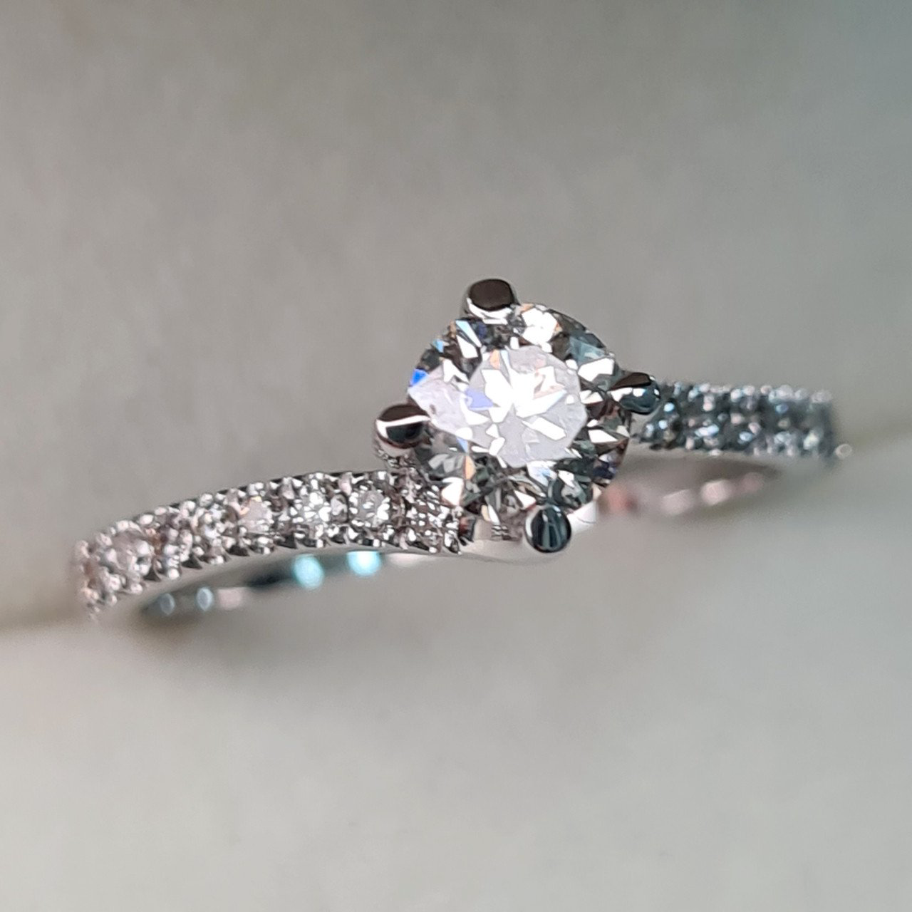 Кольцо Deimantas 95888201 16,5р 1,97гр 0,74ct. купить,NaN