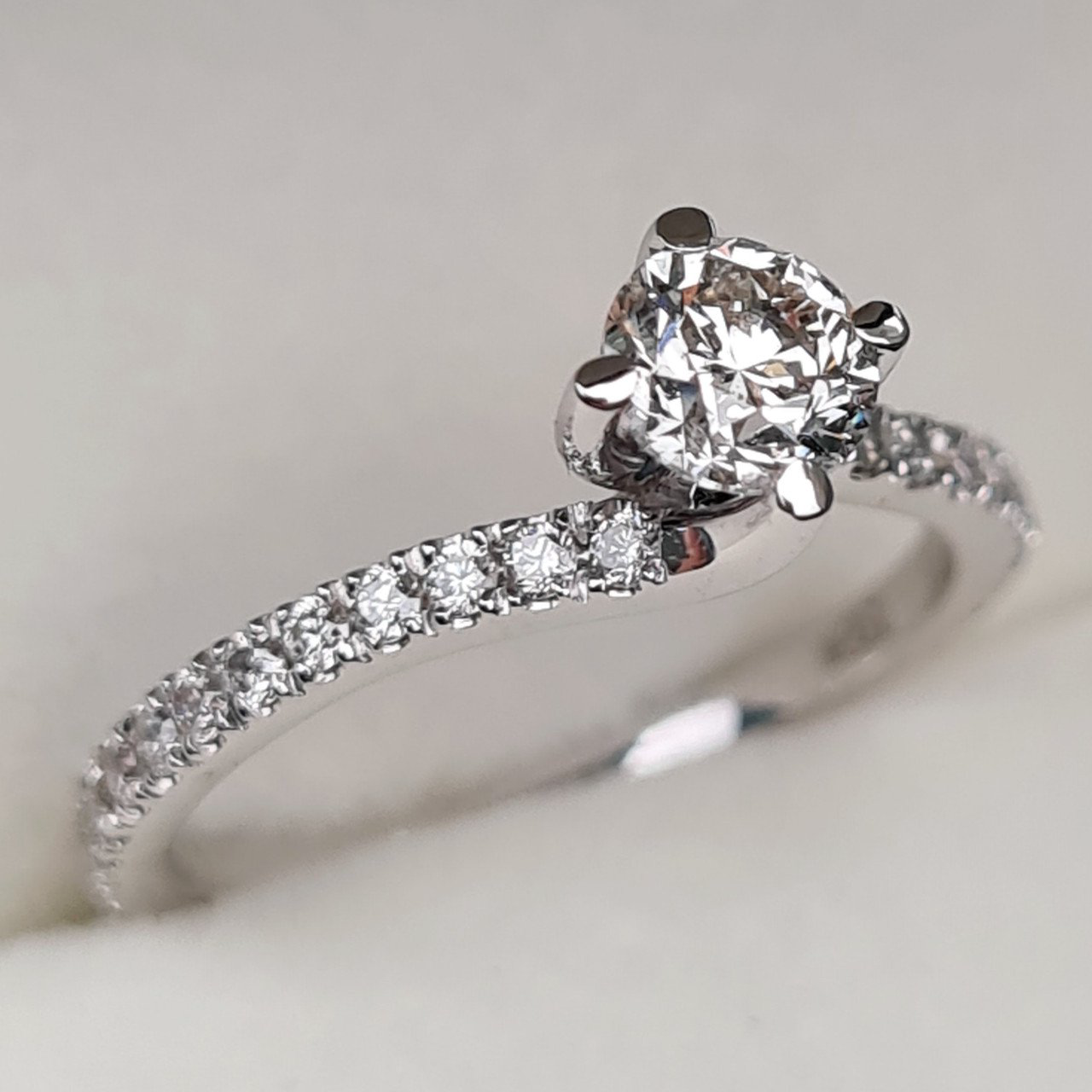 Кольцо Deimantas 95888209 16,5р 1,99гр 0,83ct. купить,NaN