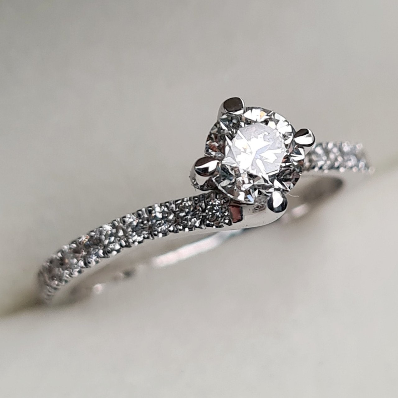 Кольцо Deimantas 95888209 16,5р 1,99гр 0,83ct. купить,NaN