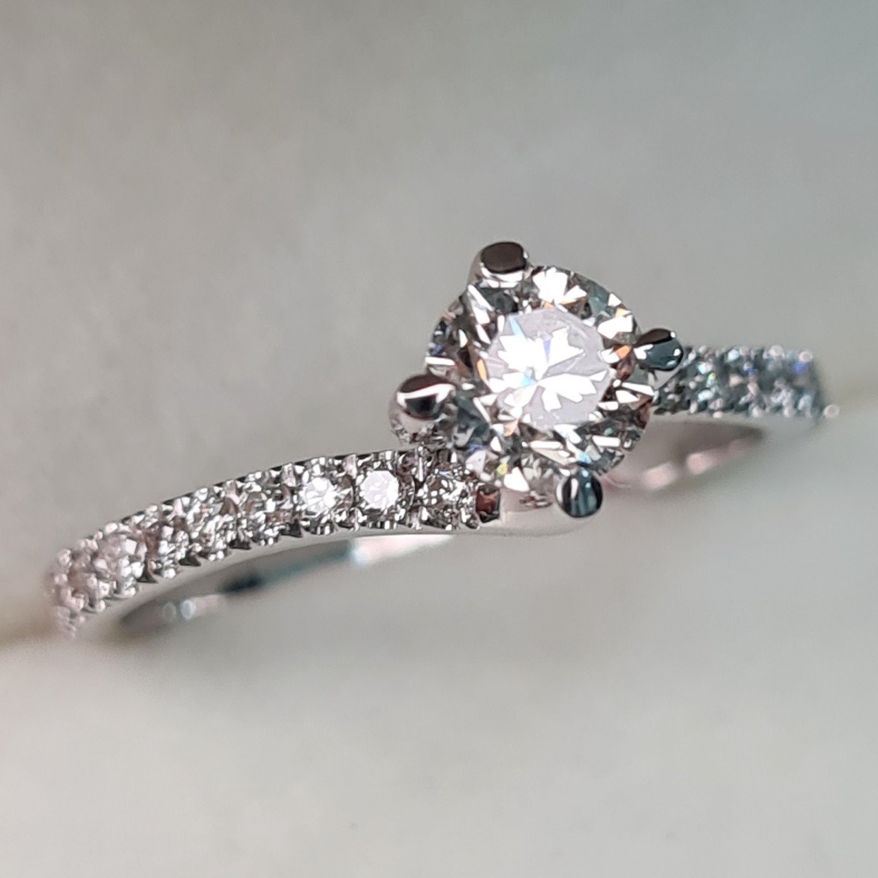 Кольцо Deimantas 95888209 16,5р 1,99гр 0,83ct. купить,NaN