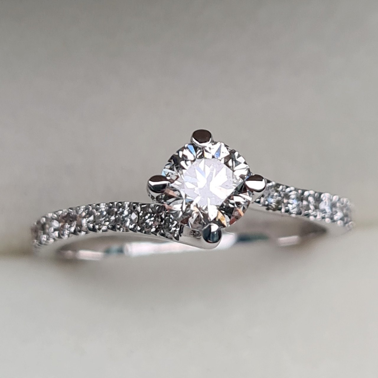 Кольцо Deimantas 95888209 16,5р 1,99гр 0,83ct. купить,NaN