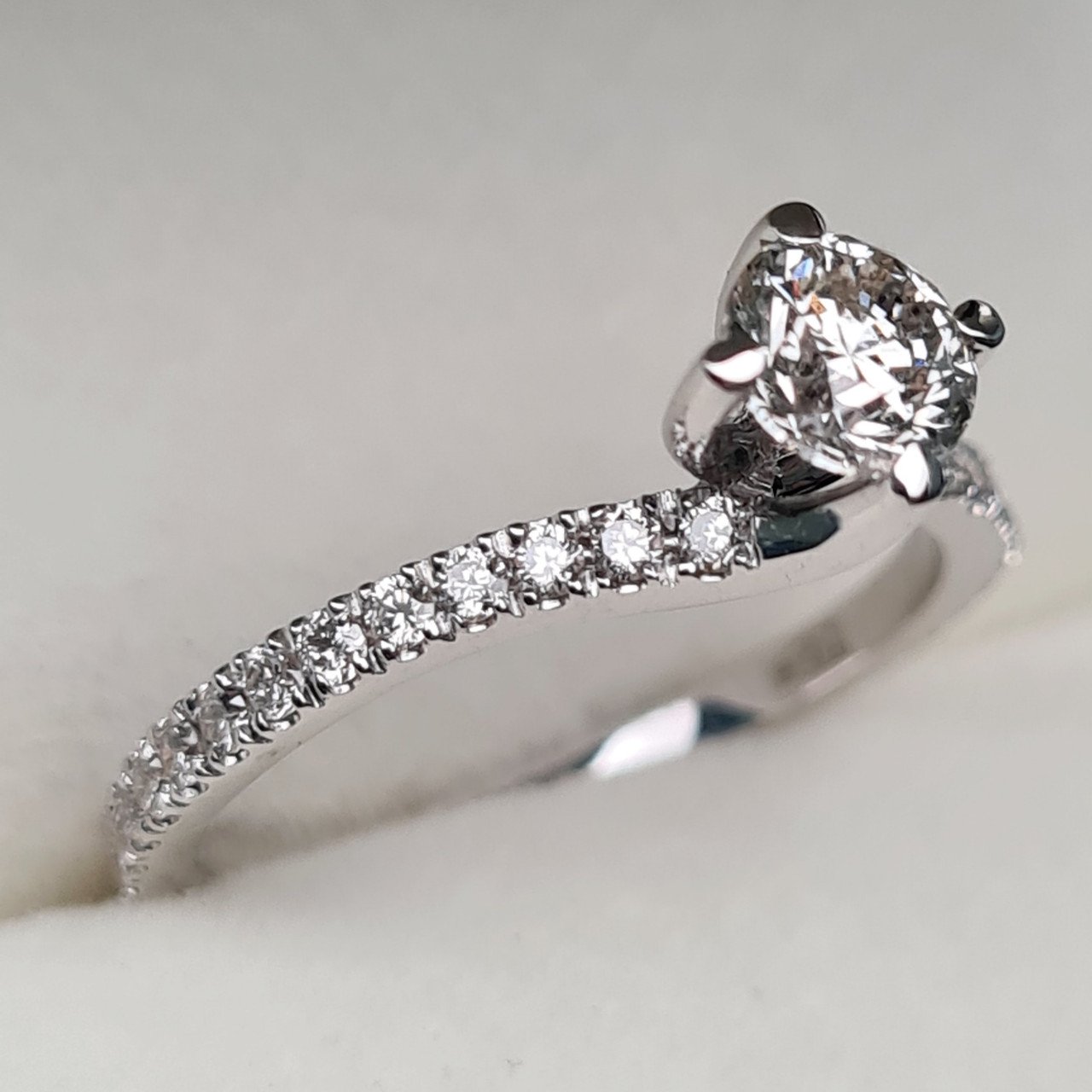 Кольцо Deimantas 95888209 16,5р 1,99гр 0,83ct. купить,NaN