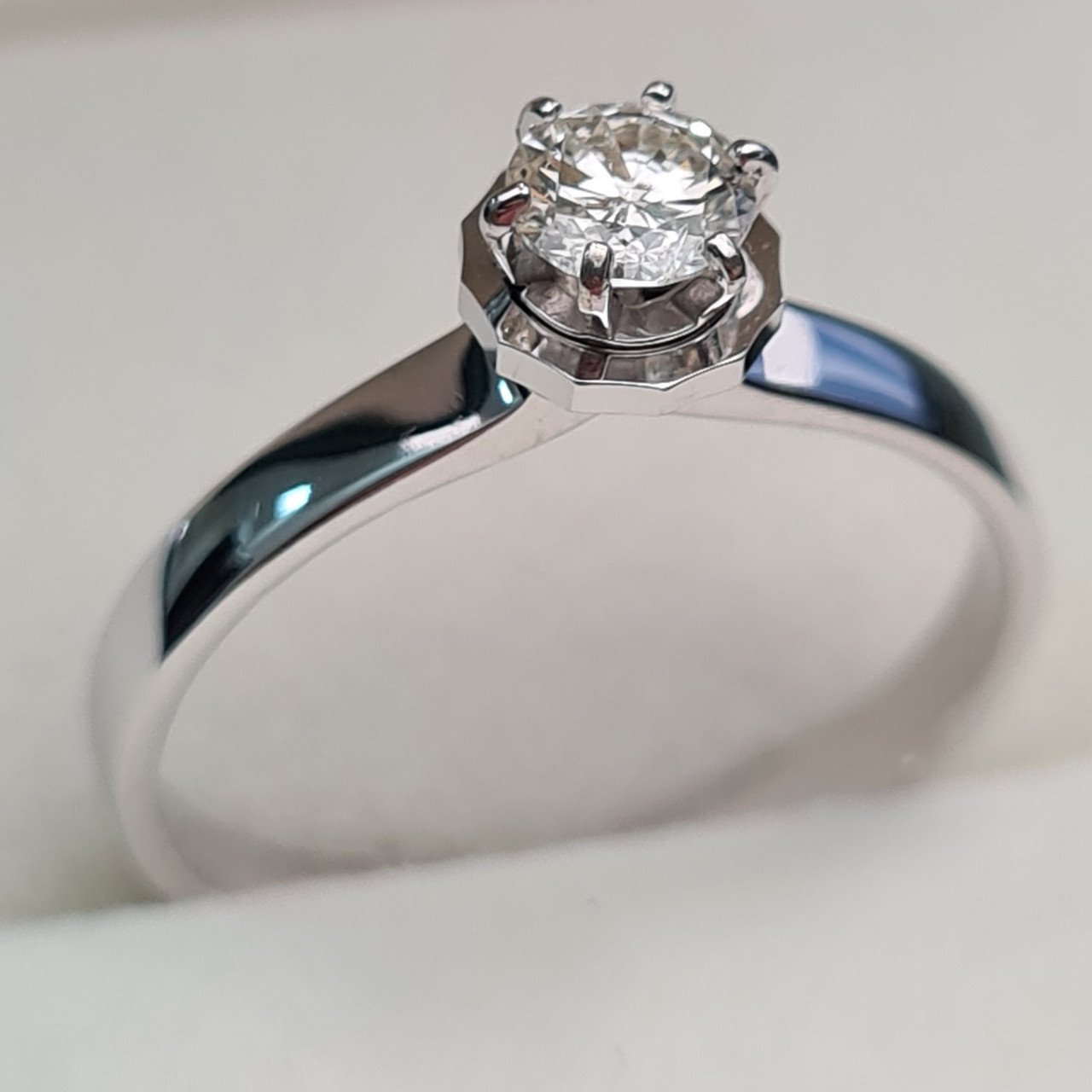 Кольцо Deimantas 93561500 17,5р 2,34гр 0,32ct. купить,NaN