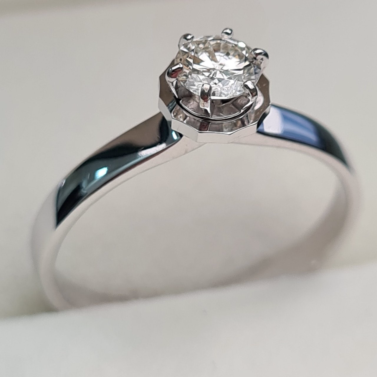 Кольцо Deimantas 93561500 17,5р 2,34гр 0,32ct. купить,NaN