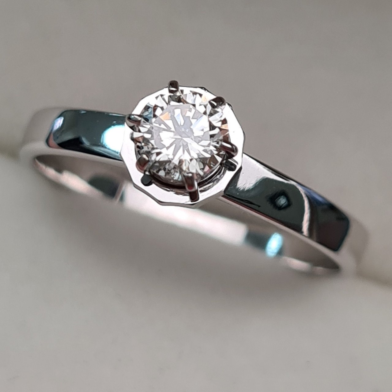 Кольцо Deimantas 93561500 17,5р 2,34гр 0,32ct. купить,NaN