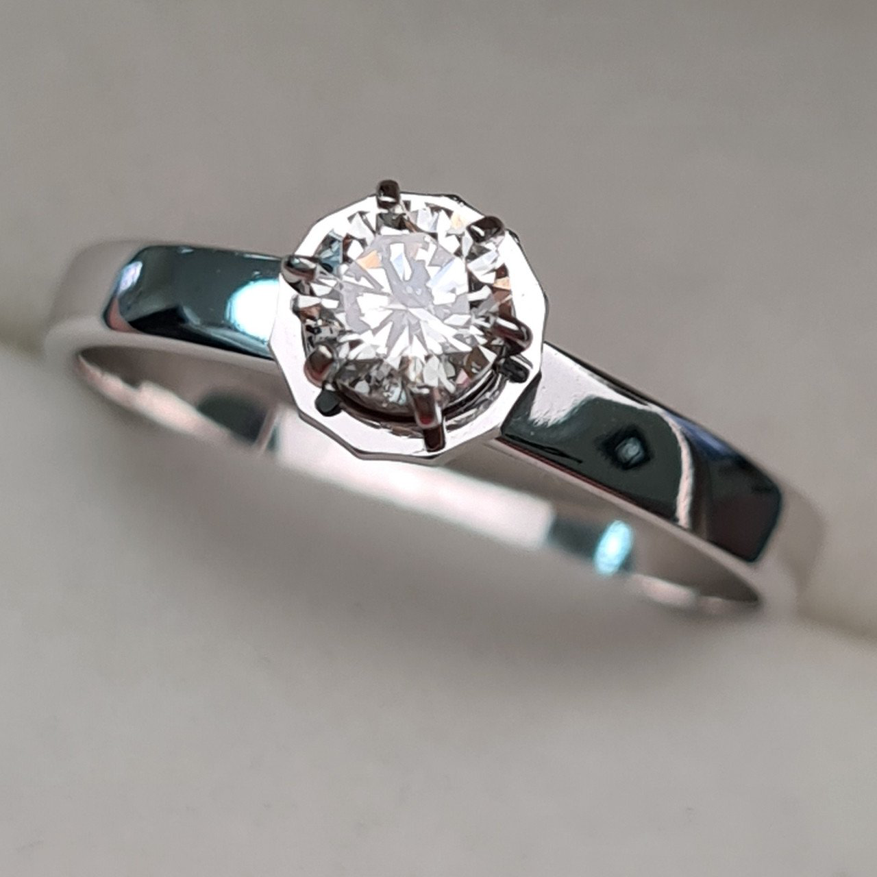 Кольцо Deimantas 93561500 17,5р 2,34гр 0,32ct. купить,NaN