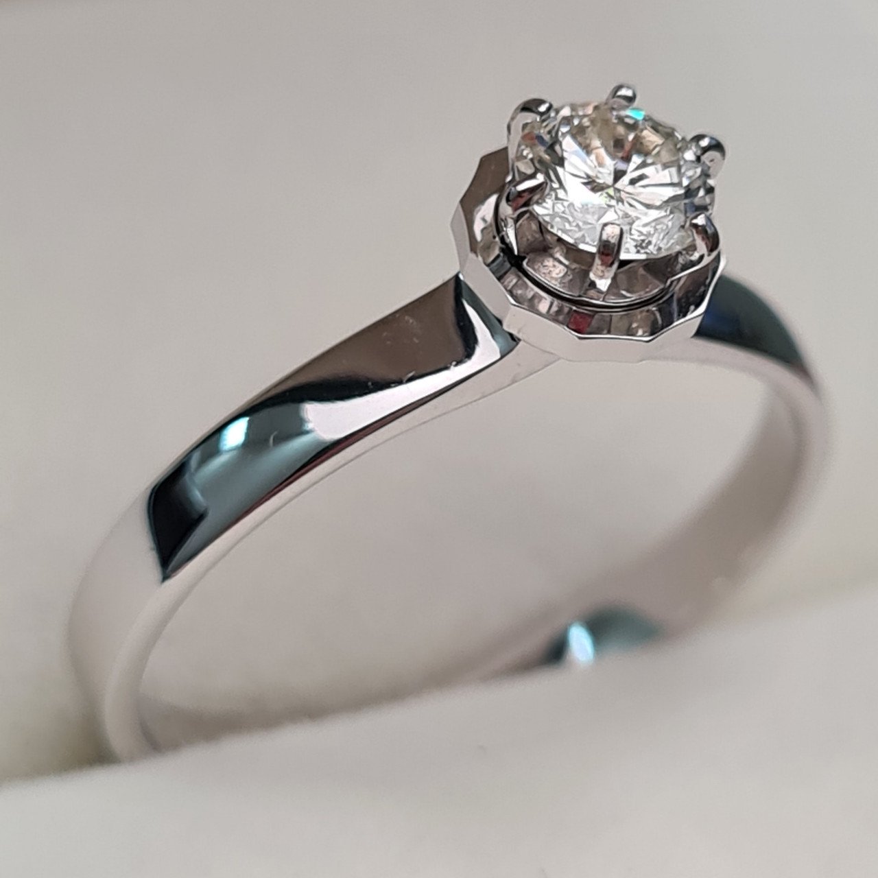 Кольцо Deimantas 93561500 17,5р 2,34гр 0,32ct. купить,NaN
