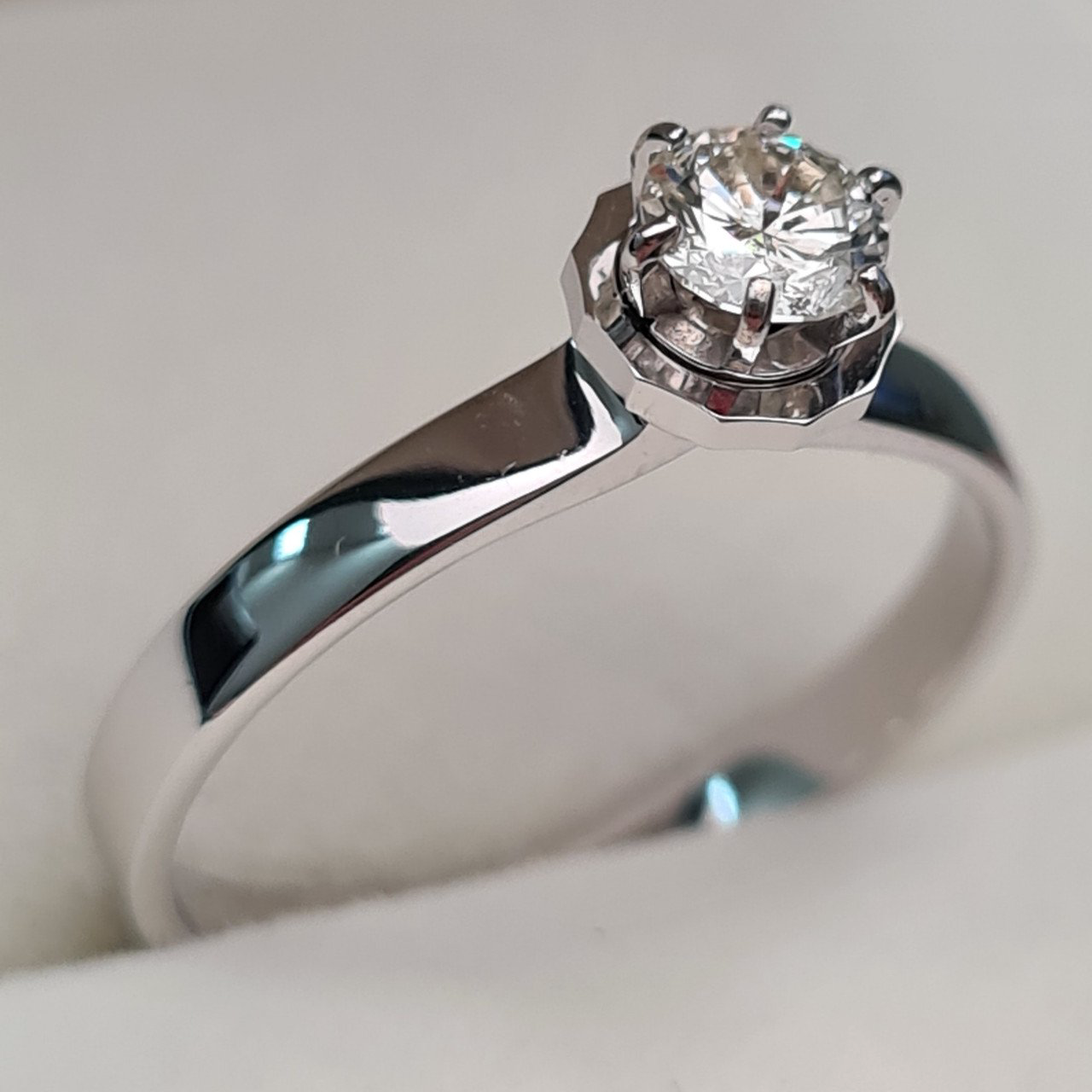 Кольцо Deimantas 93561500 17,5р 2,34гр 0,32ct. купить,NaN