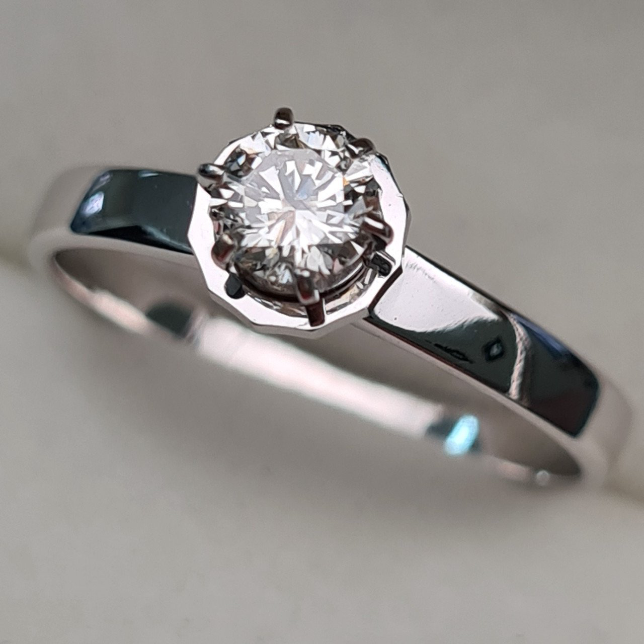 Кольцо Deimantas 93561500 17,5р 2,34гр 0,32ct. купить,NaN