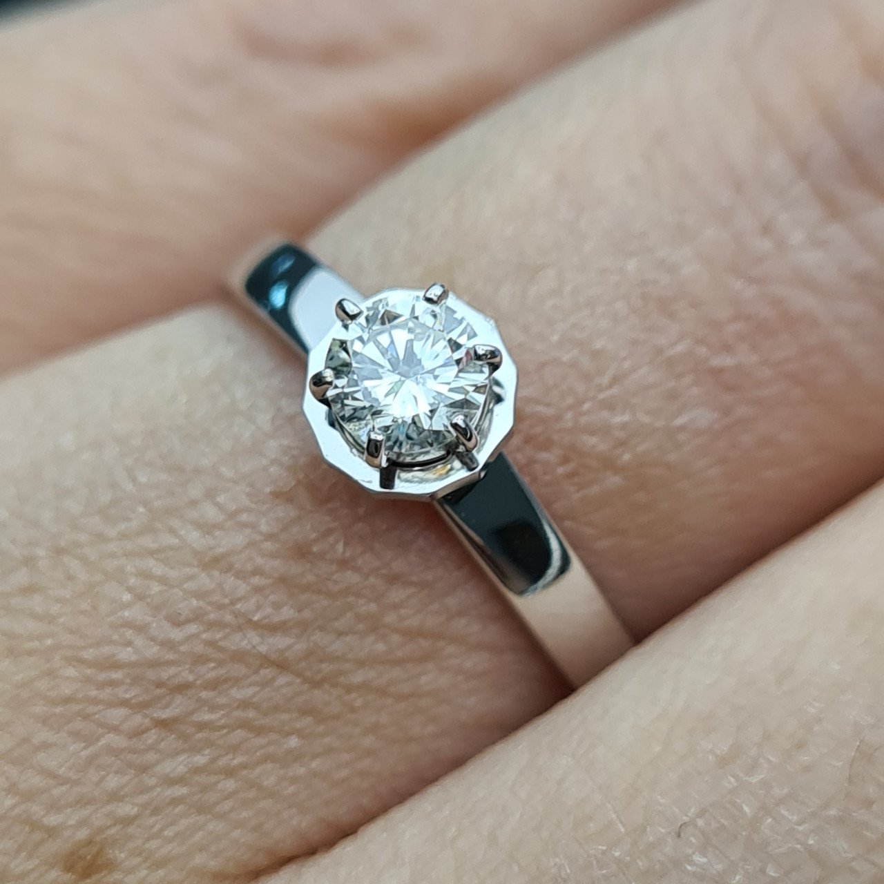 Кольцо Deimantas 93561500 17,5р 2,34гр 0,32ct. купить,NaN