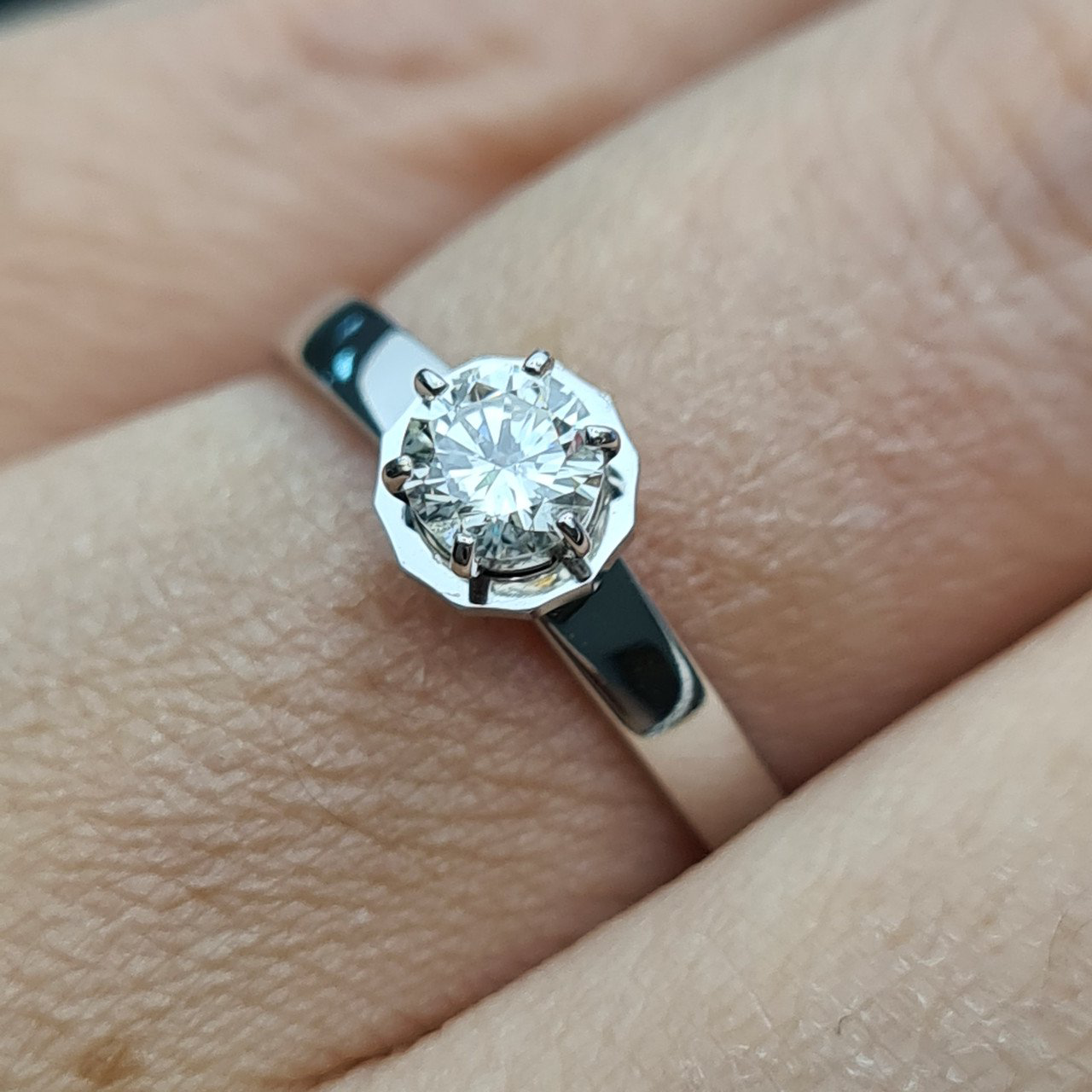 Кольцо Deimantas 93561500 17,5р 2,34гр 0,32ct. купить,NaN