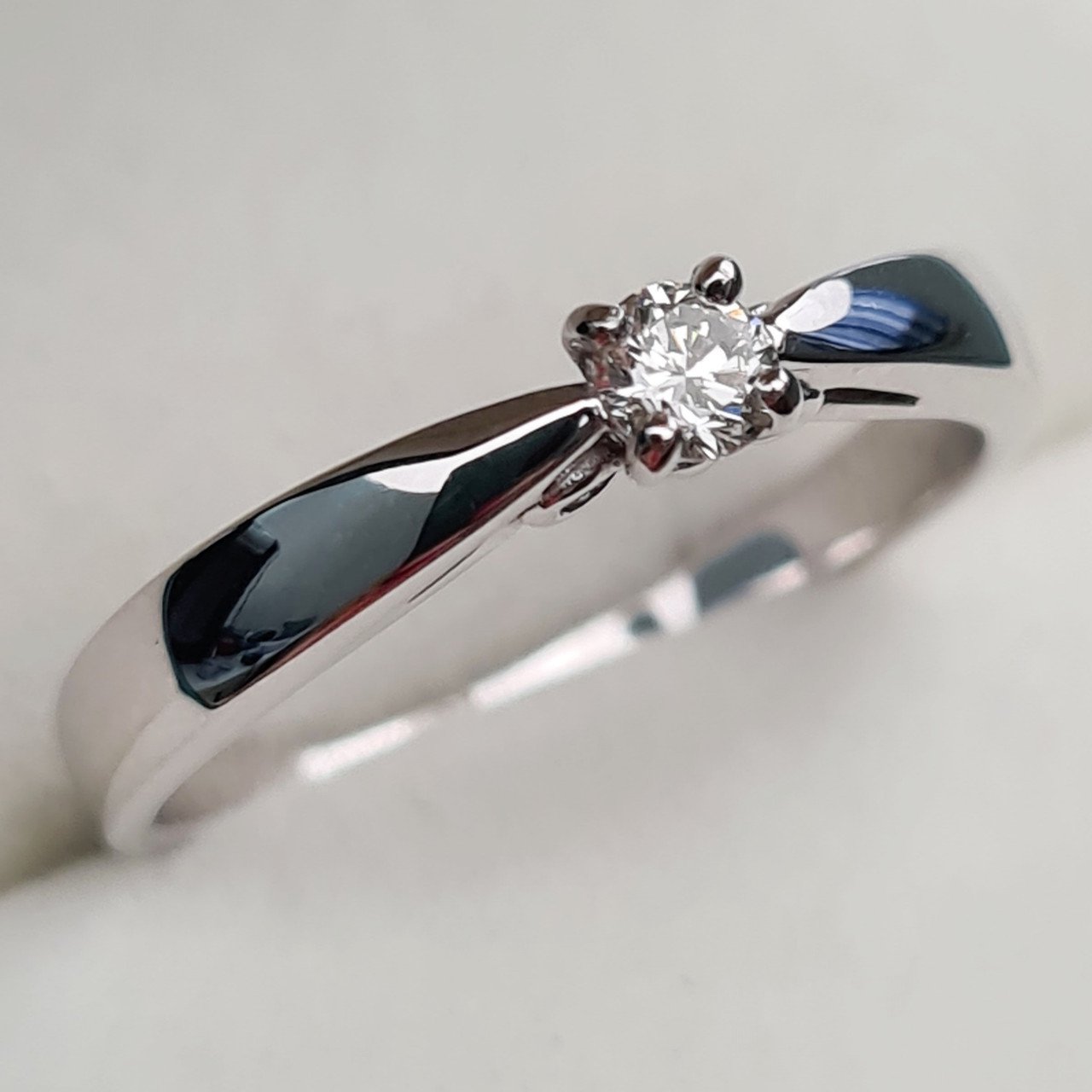 Кольцо Deimantas 93561669 18р 2,89гр 0,15ct. купить,NaN