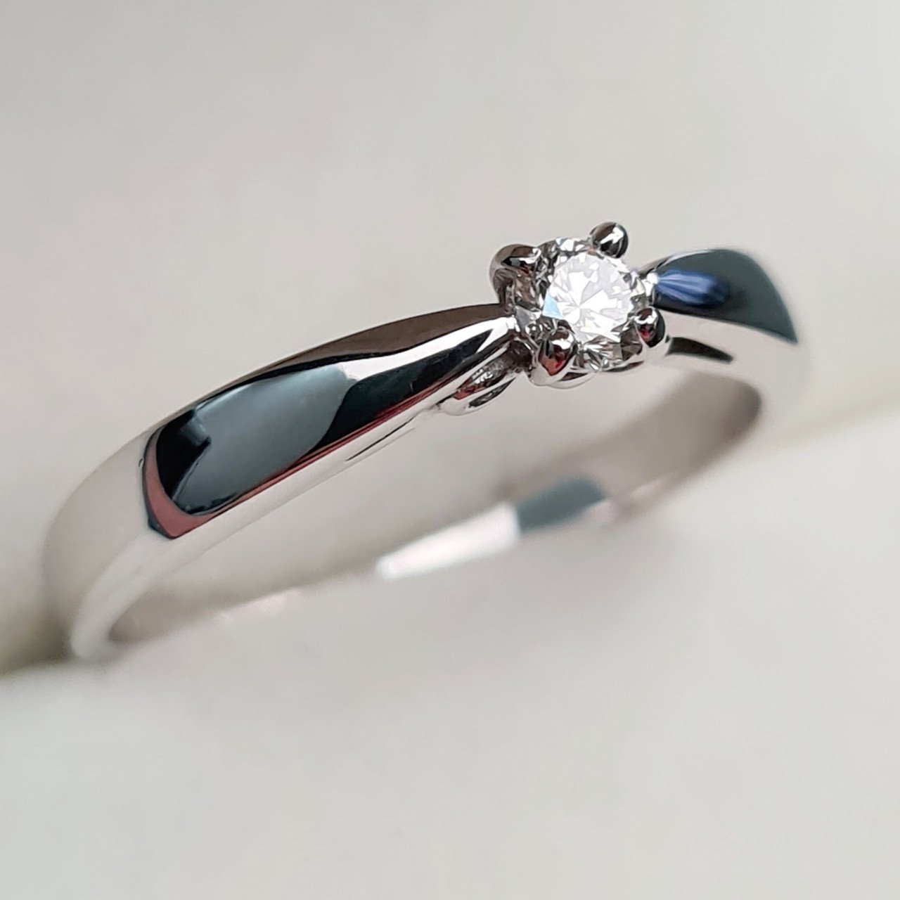 Кольцо Deimantas 93561669 18р 2,89гр 0,15ct. купить,NaN