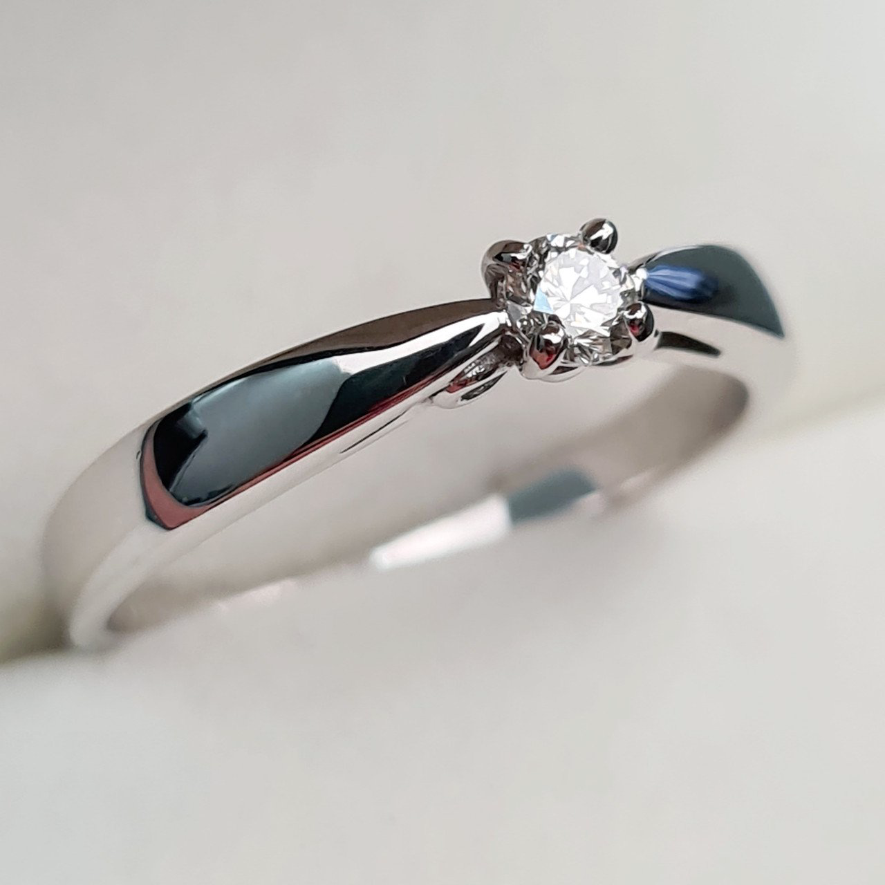 Кольцо Deimantas 93561669 18р 2,89гр 0,15ct. купить,NaN