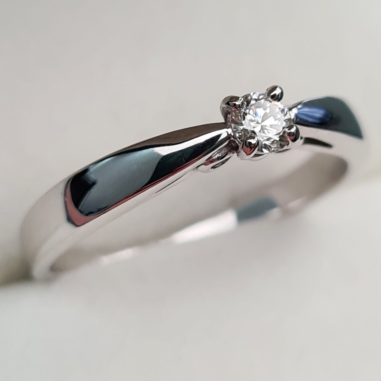 Кольцо Deimantas 93561669 18р 2,89гр 0,15ct. купить,NaN