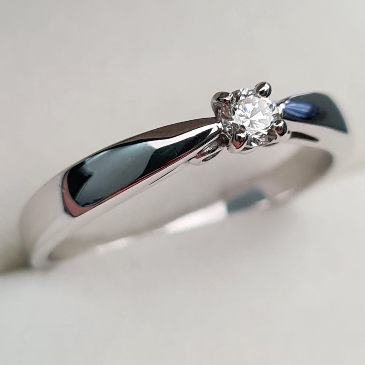 Кольцо Deimantas 93561669 18р 2,89гр 0,15ct. купить,NaN