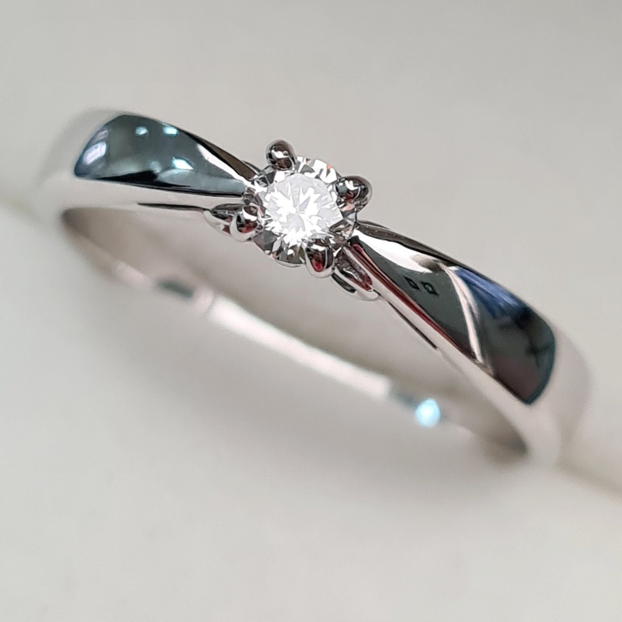 Кольцо Deimantas 93561669 18р 2,89гр 0,15ct. купить,NaN