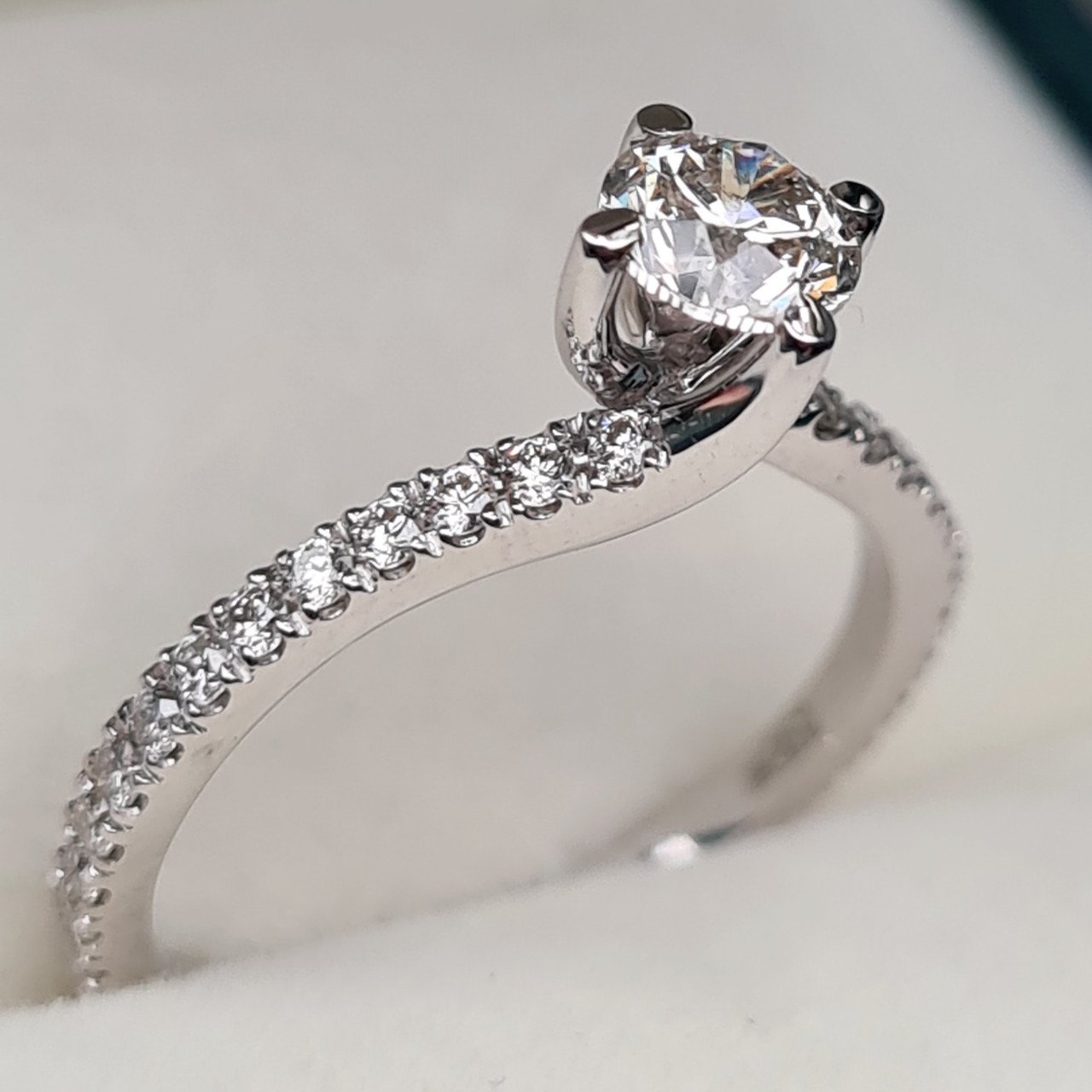 Кольцо Deimantas 95888213 16,5р 2,55гр 0,84ct. купить,NaN