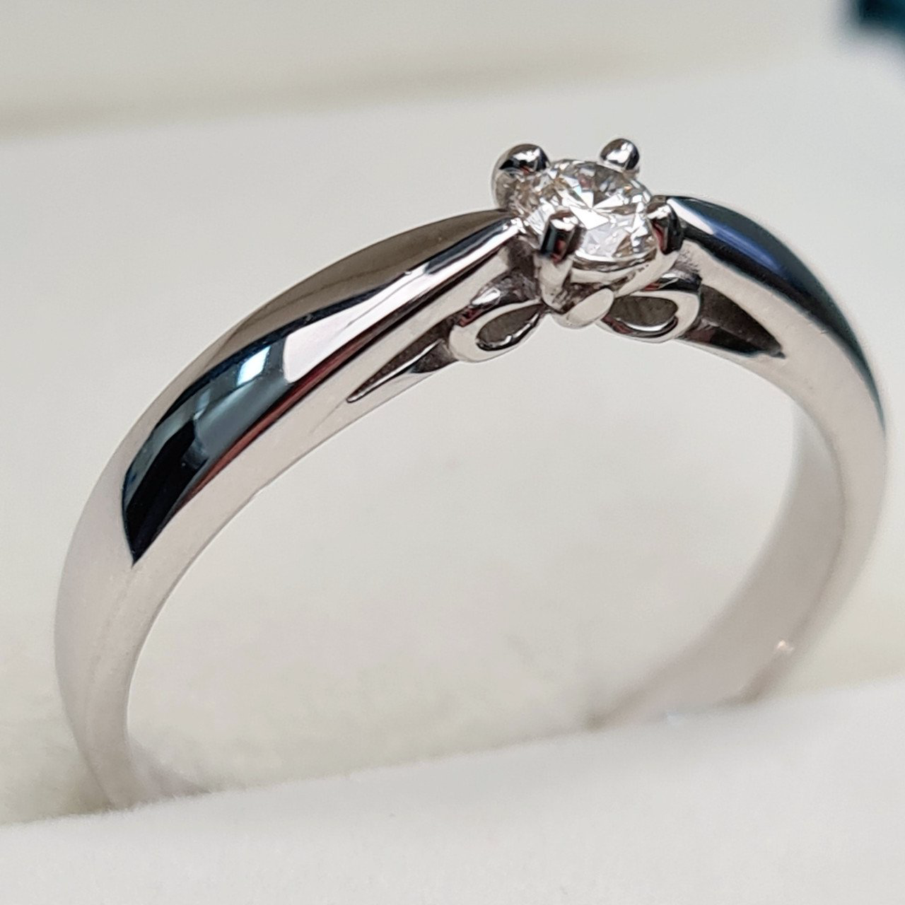 Кольцо Deimantas 93561669 18р 2,89гр 0,15ct. купить,NaN