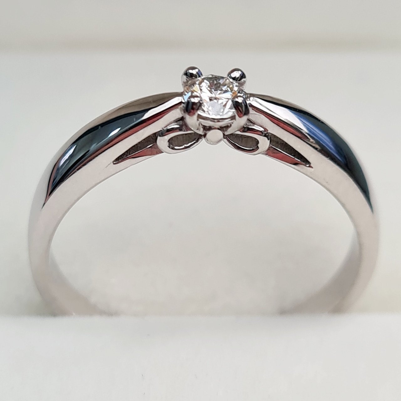 Кольцо Deimantas 93561669 18р 2,89гр 0,15ct. купить,NaN