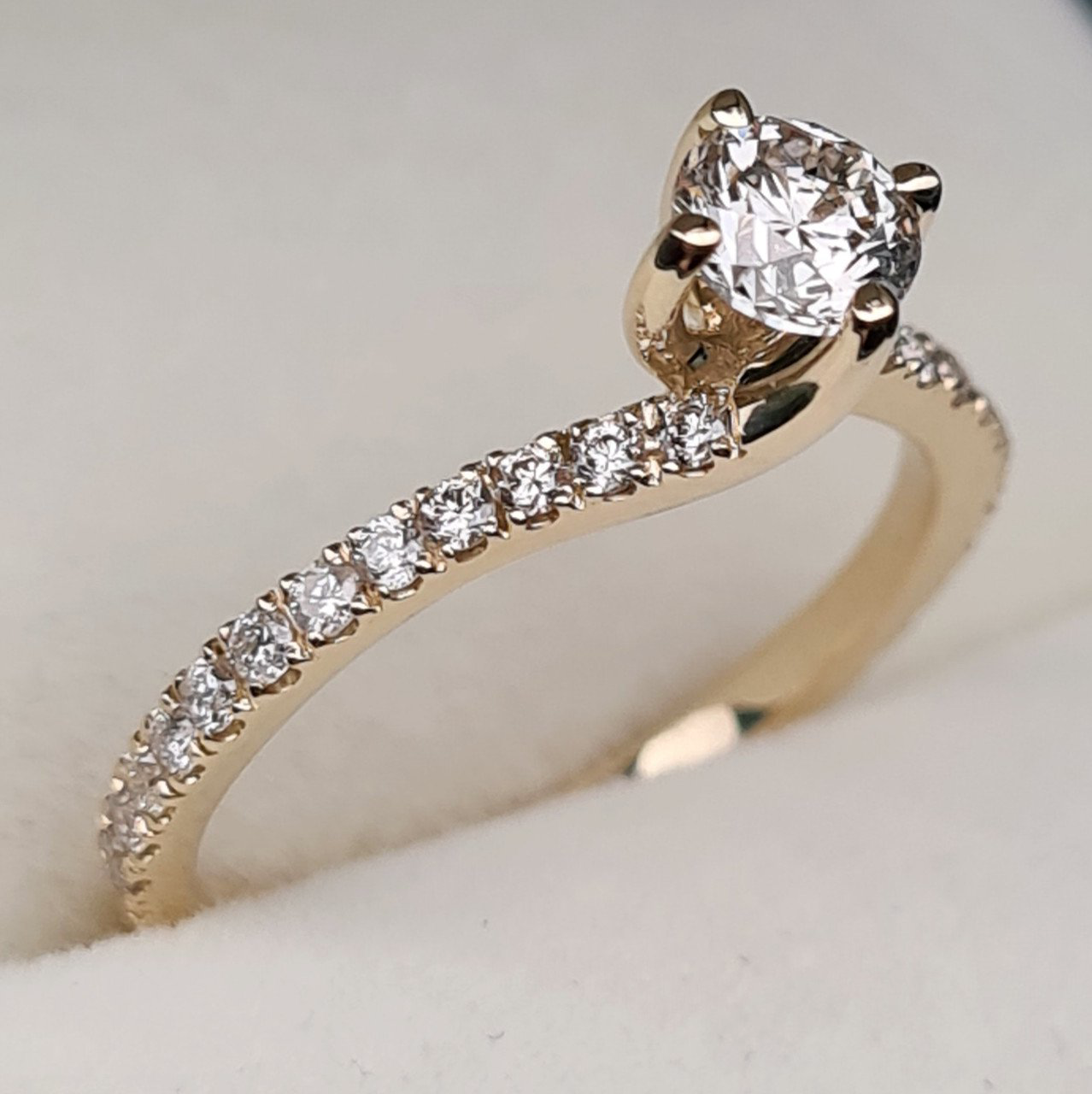 Кольцо Deimantas 95888228 16,5р 1,89гр 0,75ct. купить,NaN