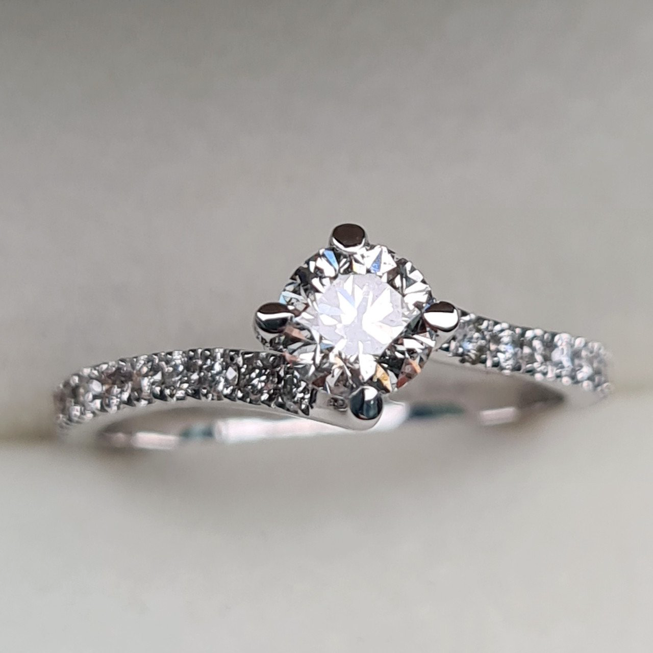 Кольцо Deimantas 95888213 16,5р 2,55гр 0,84ct. купить,NaN