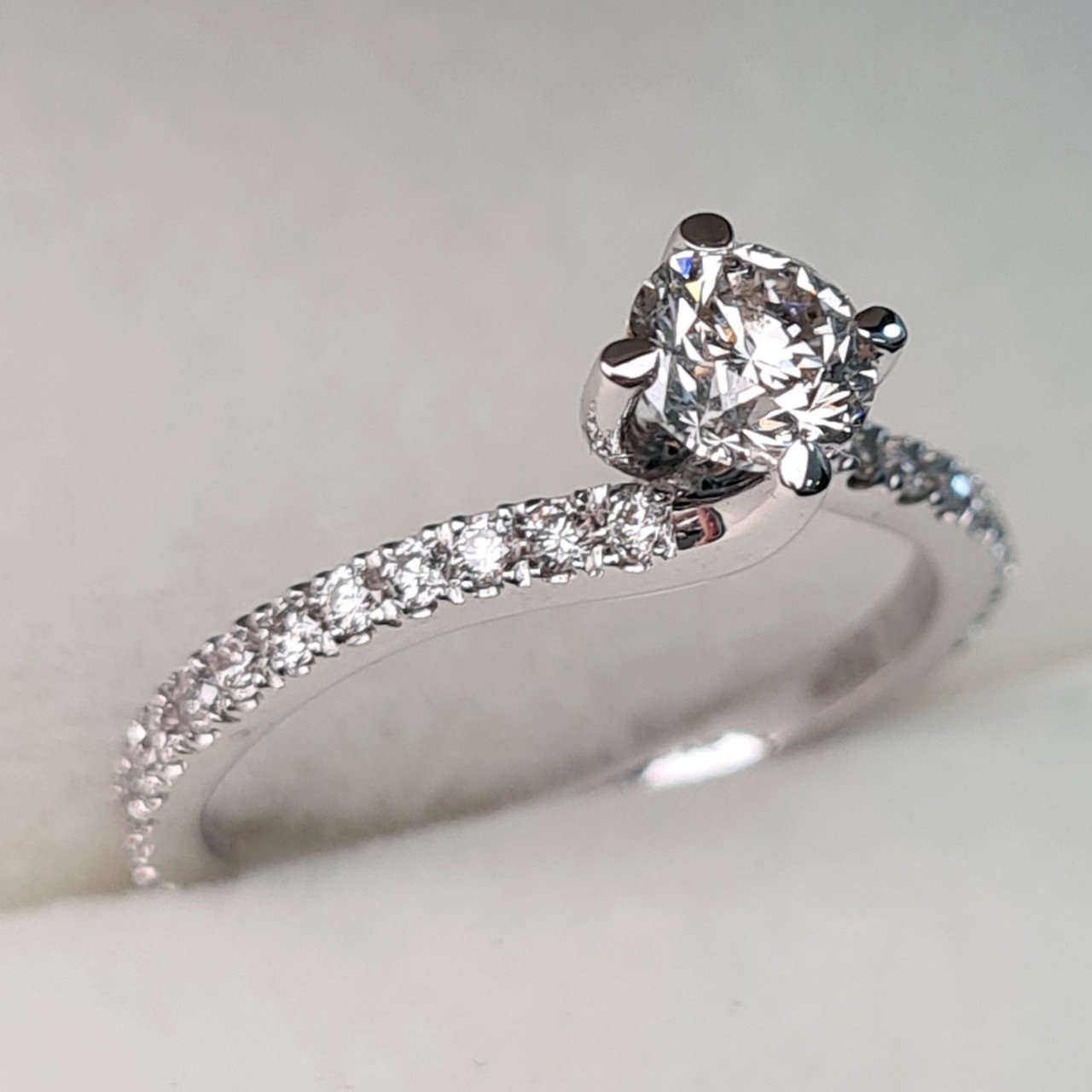 Кольцо Deimantas 95888213 16,5р 2,55гр 0,84ct. купить,NaN
