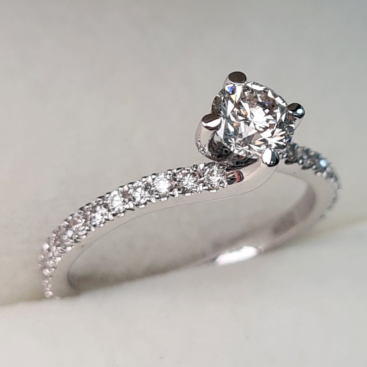 Кольцо Deimantas 95888213 16,5р 2,55гр 0,84ct. купить,NaN