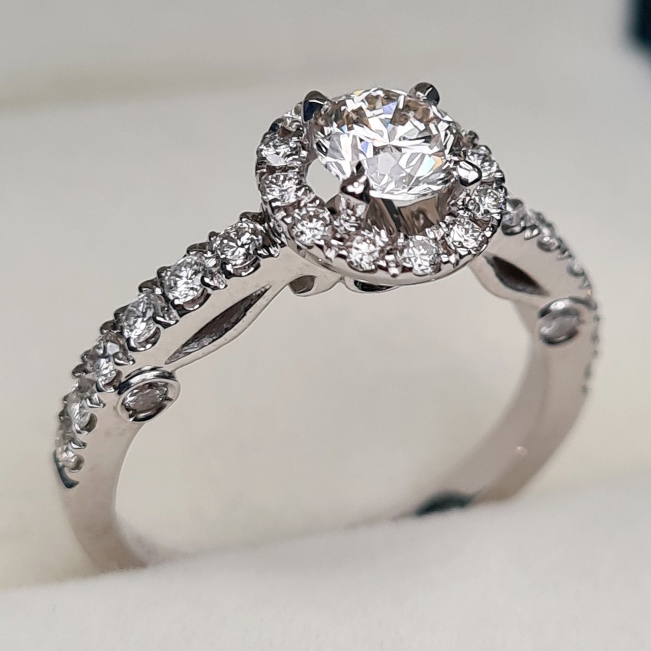 Кольцо Deimantas 95936922 16р 3,05гр 0,94ct. купить,NaN