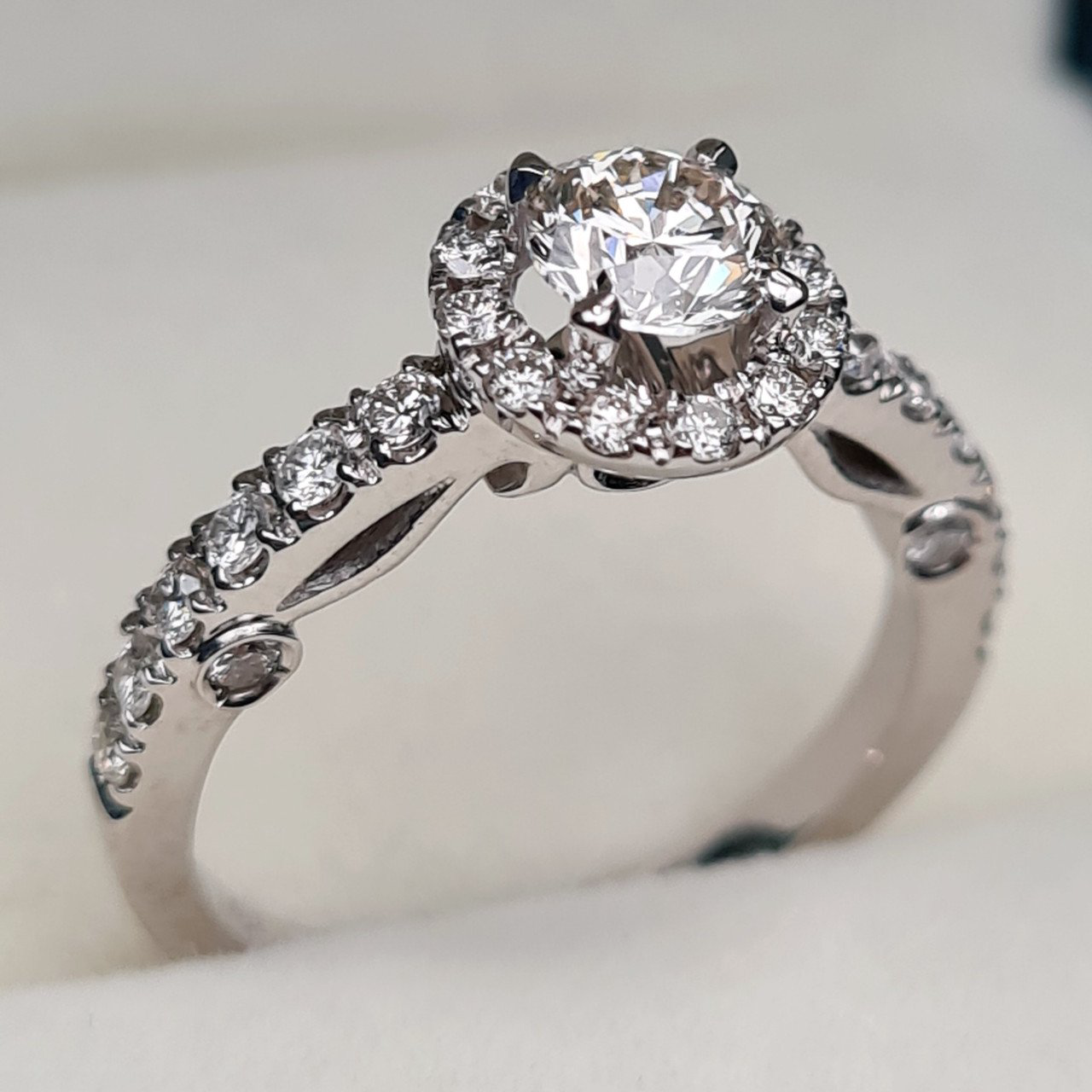 Кольцо Deimantas 95936922 16р 3,05гр 0,94ct. купить,NaN