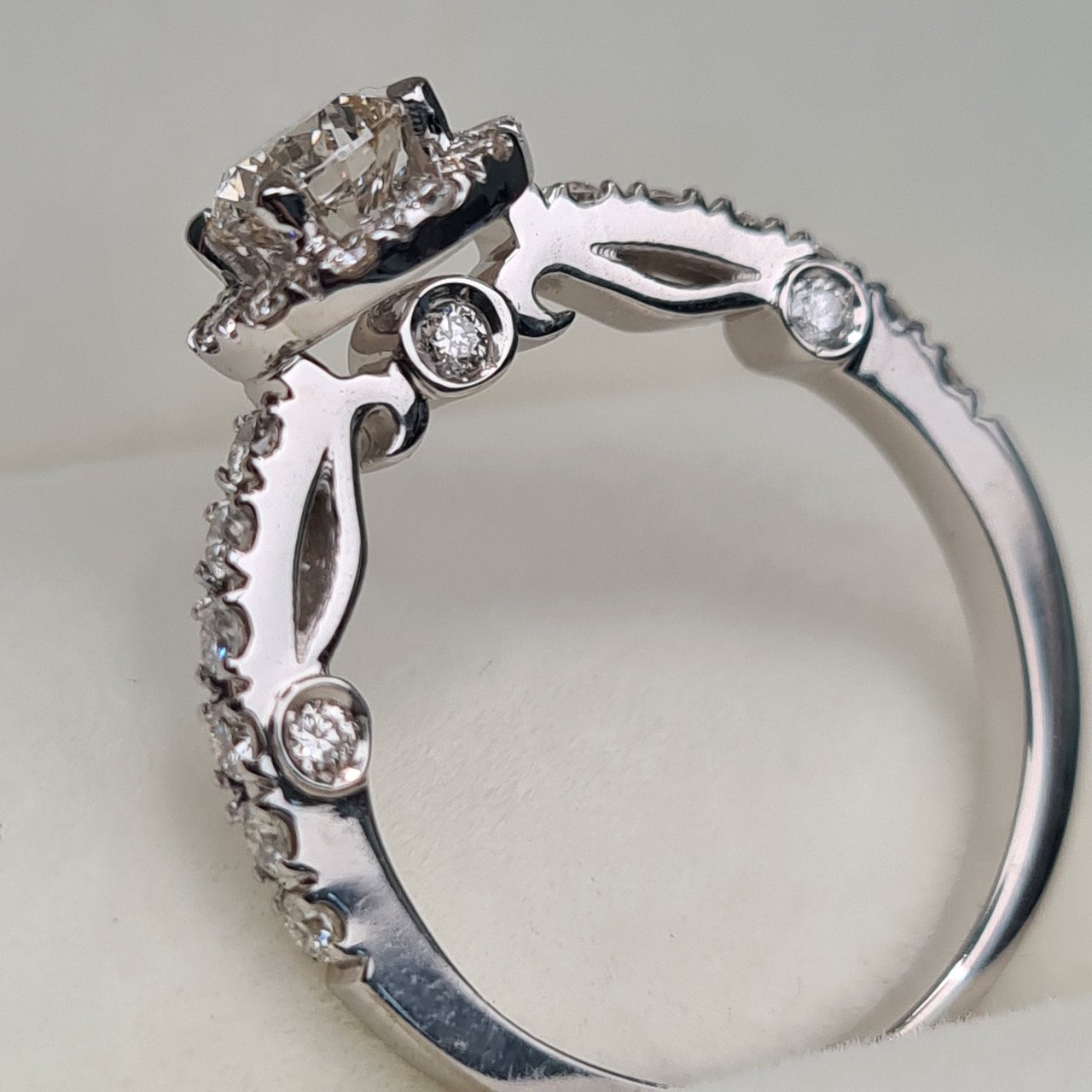 Кольцо Deimantas 95936922 16р 3,05гр 0,94ct. купить,NaN