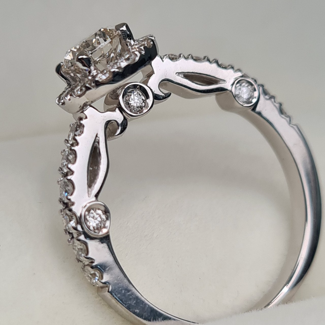 Кольцо Deimantas 95936922 16р 3,05гр 0,94ct. купить,NaN