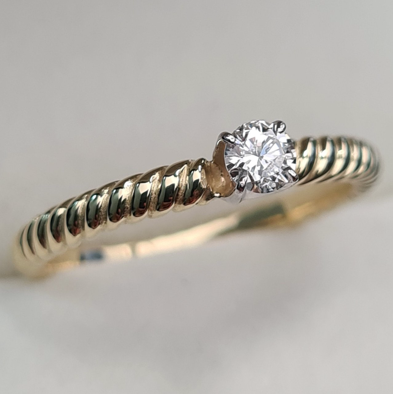 Кольцо Deimantas 93561808 17,5р 2,51гр 0,17ct. купить,NaN