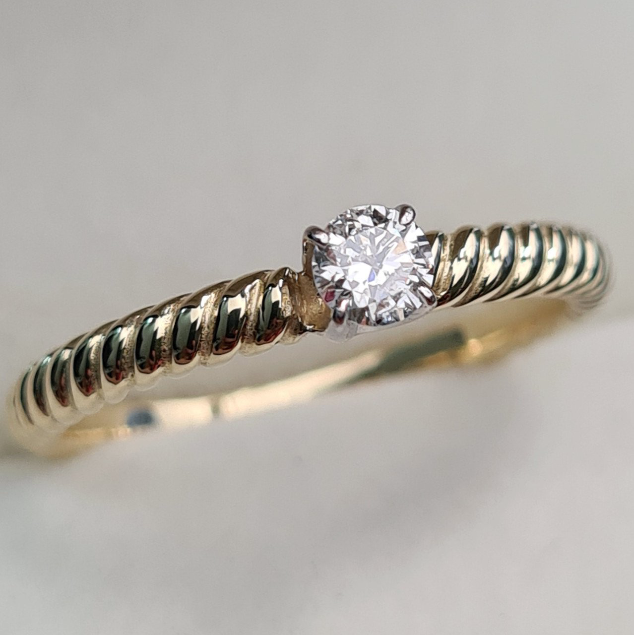 Кольцо Deimantas 93561808 17,5р 2,51гр 0,17ct. купить,NaN